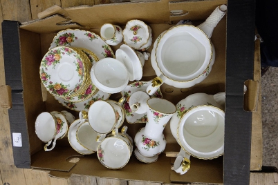 Appraisal: A collection of pottery to include Royal Albert old country