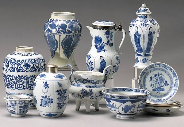 Appraisal: A group of small blue and white export porcelains th-