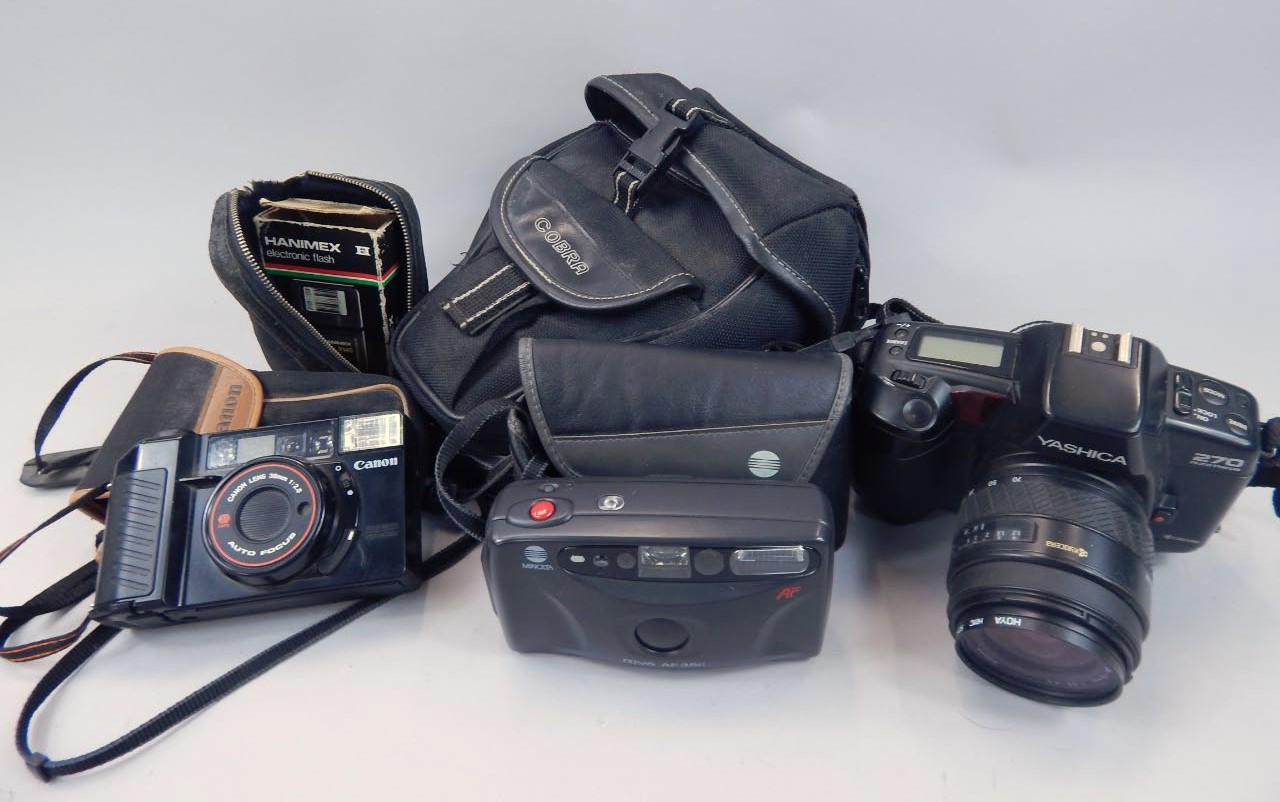 Appraisal: Various cameras and equipment to include a Canon camera in