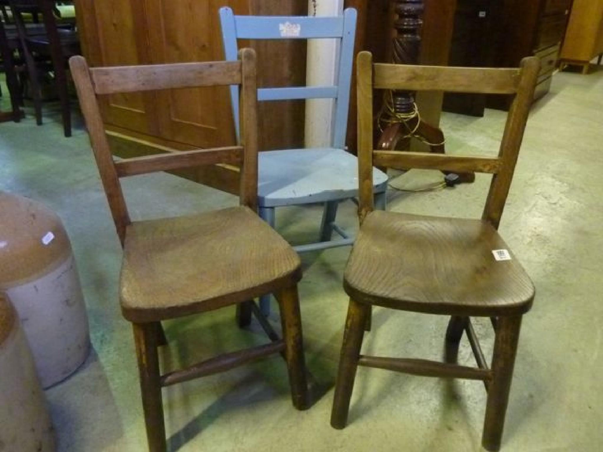 Appraisal: A pair of elm and beechwood child's chairs together with