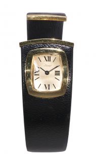 Appraisal: Lady's Laykin Co k yellow gold wristwatch Lady's Laykin Co