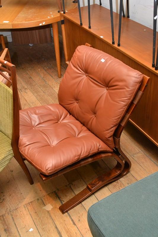 Appraisal: A PAIR OF DANISH BUTTON BACKED LEATHER CHAIRS AND MATCHING