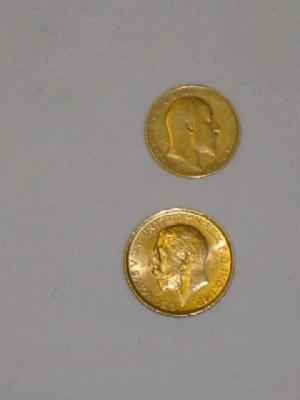 Appraisal: A GEORGE V GOLD SOVEREIGN and an Edward VII gold