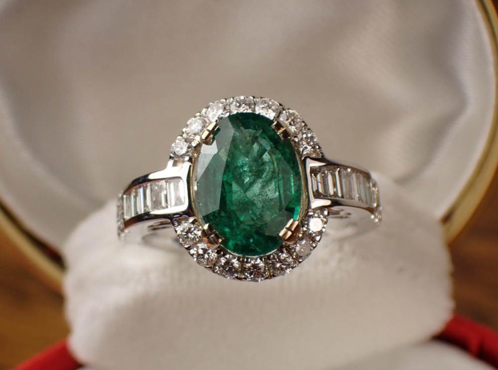 Appraisal: EMERALD DIAMOND AND FOURTEEN KARAT GOLD RING WITH GEMSTONE REPORT