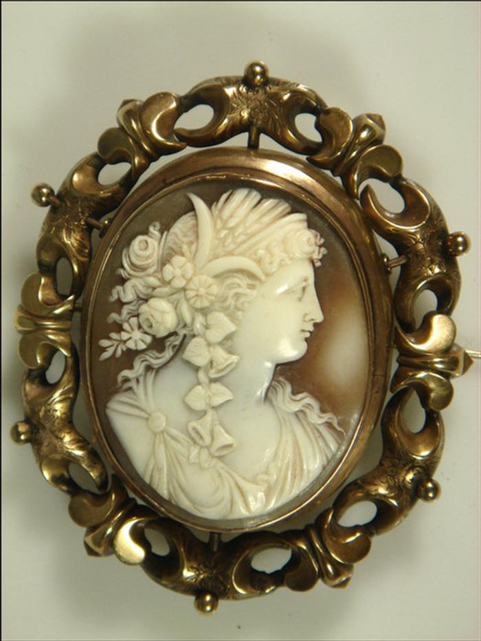 Appraisal: Carved shell Victorian cameo pin in gilt silver pierced frame