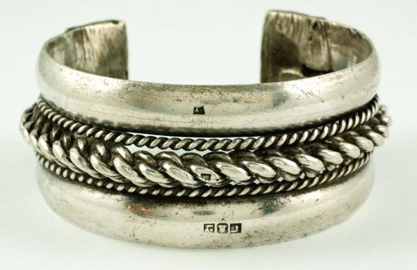 Appraisal: A heavy sterling silver man's bracelet consisting of joined silver