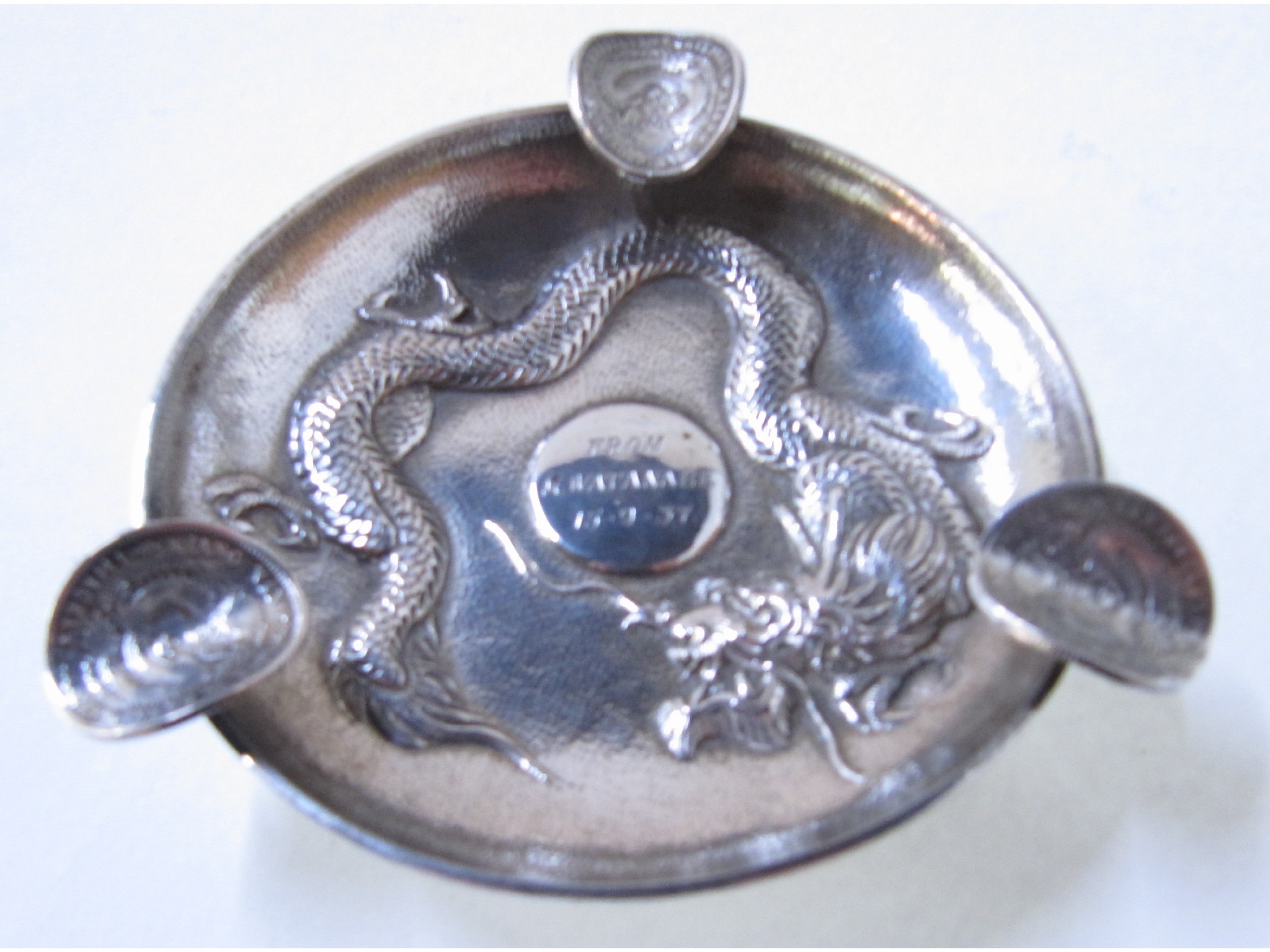 Appraisal: A Chinese silver ashtray with dragon decoration marked Zeesung