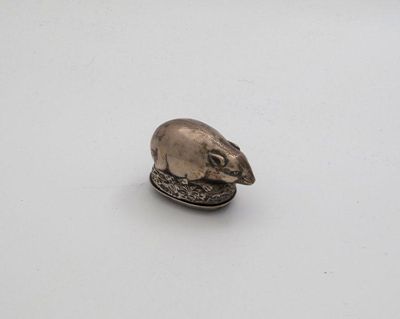 Appraisal: A Victorian silver mouse bonboniere with import marks for London