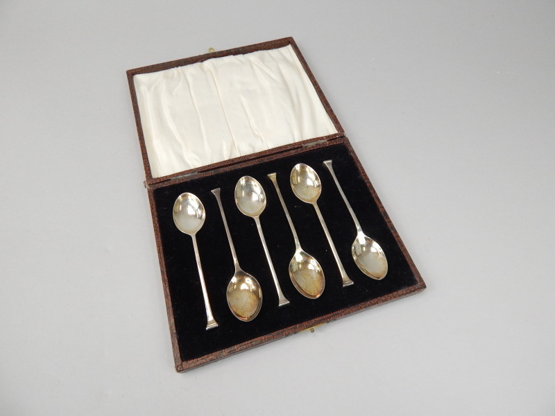 Appraisal: A set of six George V silver seal top teaspoons