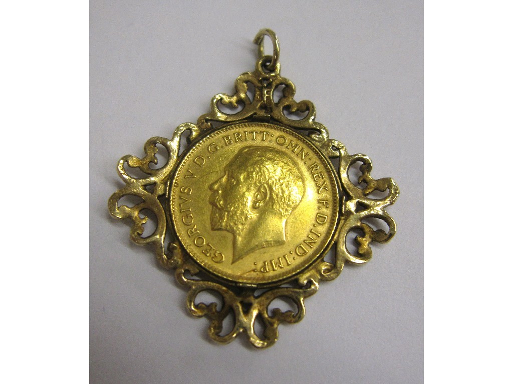 Appraisal: Nine carat gold half sovereign pendant gms