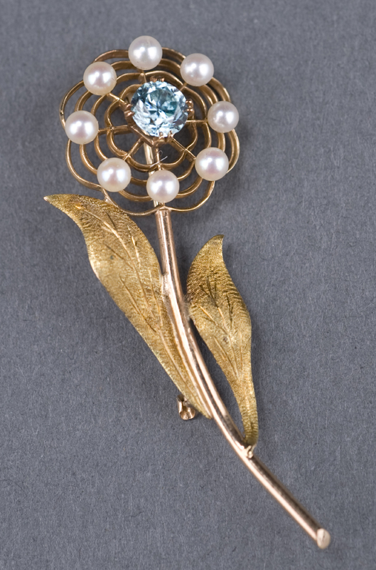 Appraisal: KT yellow gold flower pin with pearls and blue zircon