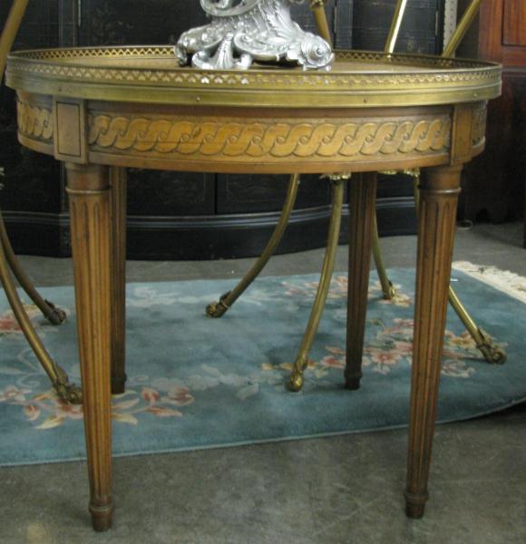 Appraisal: Baker Furniture Period Style Lamp Table brass gallery some sun