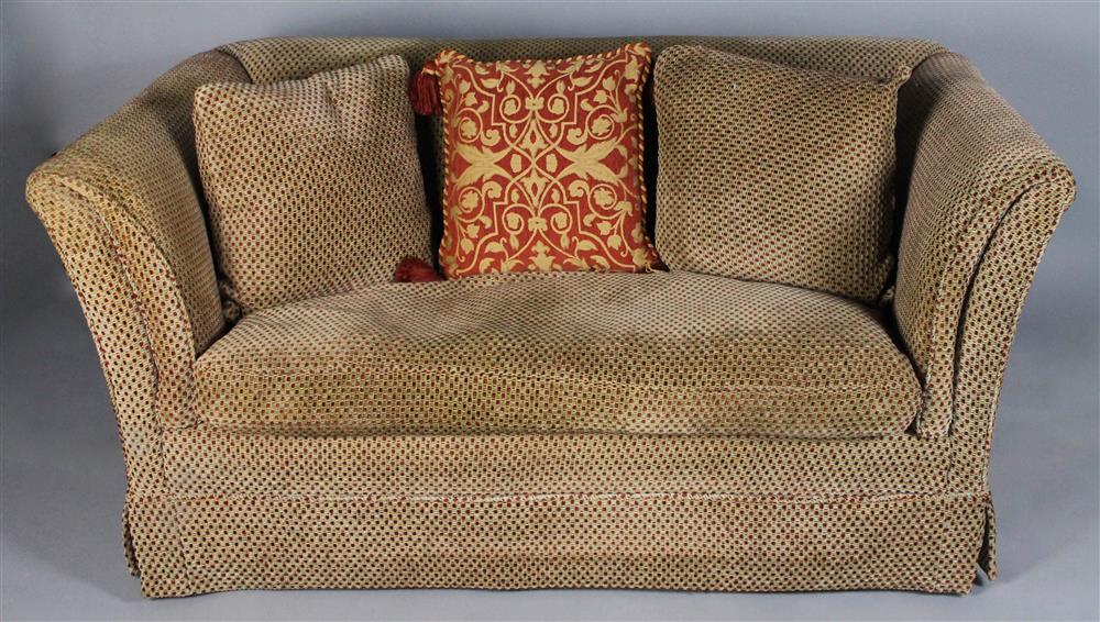 Appraisal: CONTEMPORARY ENGLISH KNOLE STYLE SETTEE IN CHENILLE WOVEN UPHOLSTERY the