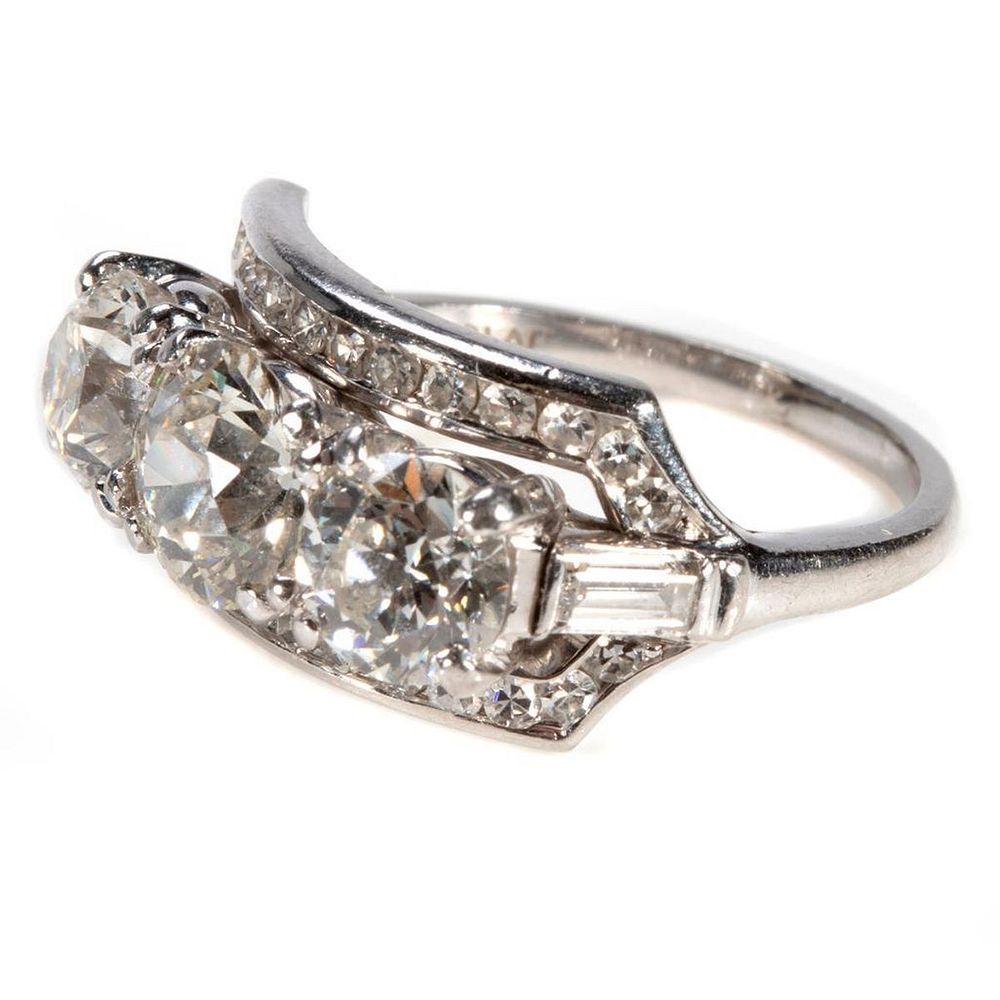 Appraisal: Vintage diamond and platinum ring the ring centers three European-cut