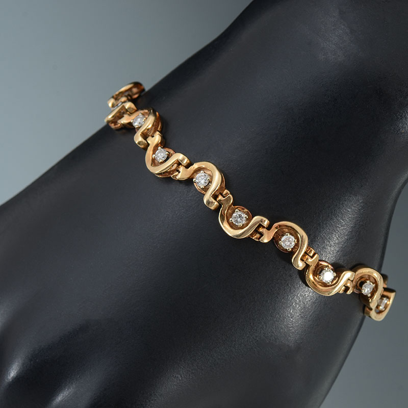 Appraisal: K CTW DIAMOND BRACELET K yellow gold S link bracelet