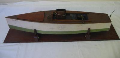 Appraisal: A Bonn's Bonzo model steam boat with painted plywood hull