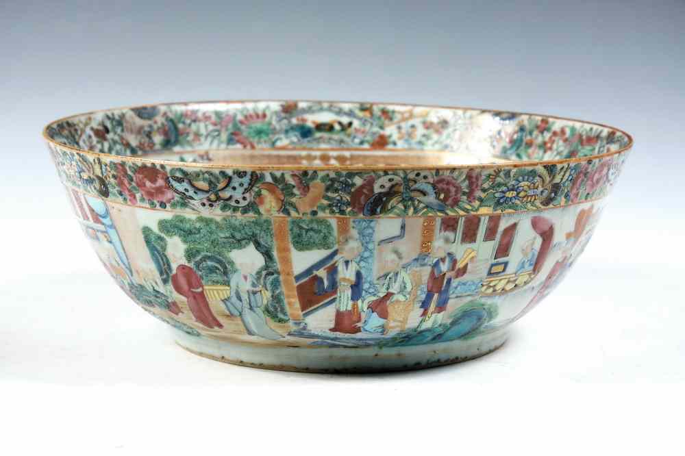 Appraisal: CHINESE PORCELAIN BOWL - th c Chinese Rose Mandarin Fruit