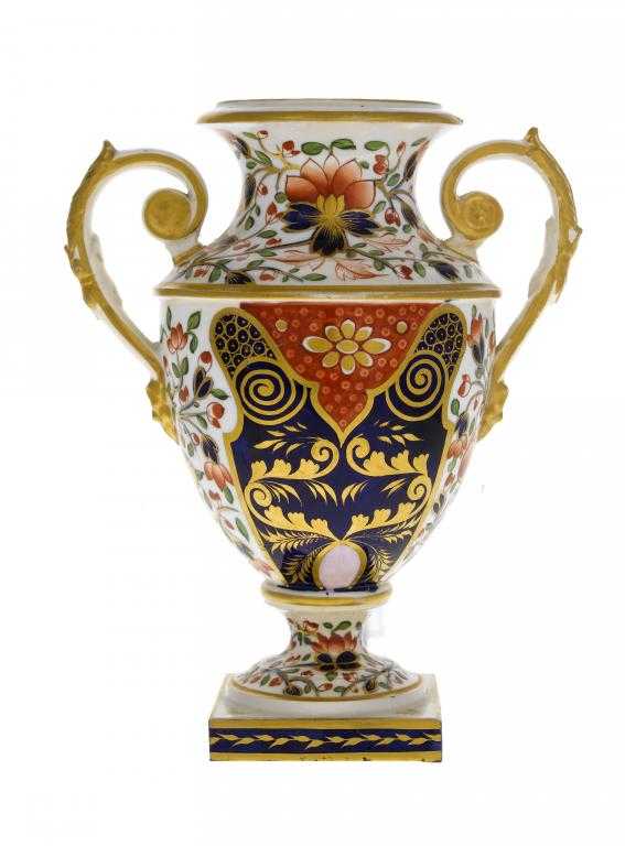 Appraisal: A DERBY ROSE PATTERN VASE of shield shape with upscrolled