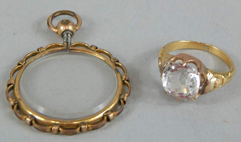 Appraisal: Two items of gilt metal jewellery to include an inspection