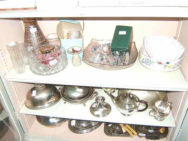 Appraisal: A QUANTITY OF MISCELLANEOUS CERAMICS AND GLASS to include a