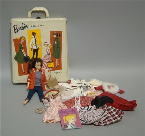 Appraisal: BARBIE DOLL WITH VINLY CARRYING CASE The brunette Barbie marked