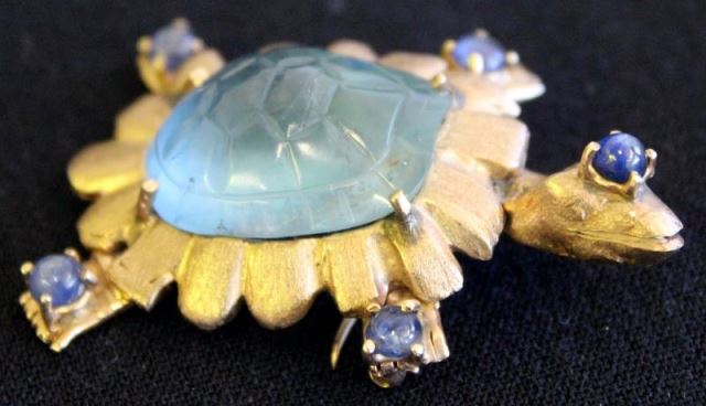 Appraisal: JEWELRY kt Yellow Gold Figural Turtle Brooch With carved gem