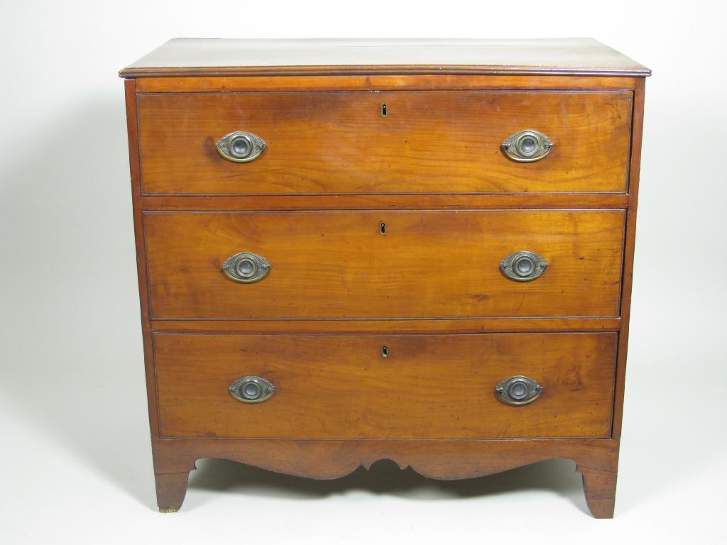 Appraisal: A late Georgian mahogany Chest of three long graduated drawers