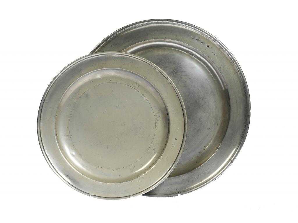 Appraisal: AN ENGLISH PEWTER CHARGER with single reed cm diam bearing