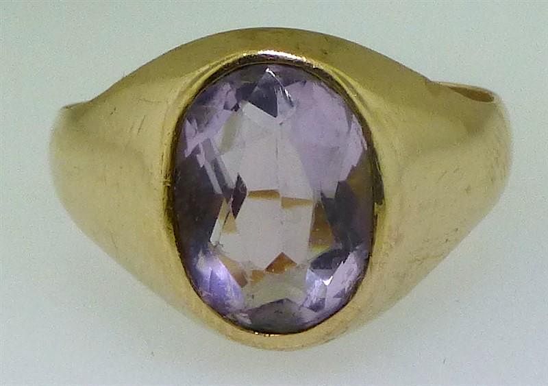 Appraisal: KT YELLOW GOLD AMETHYST GENTS RING SZ One gents kt