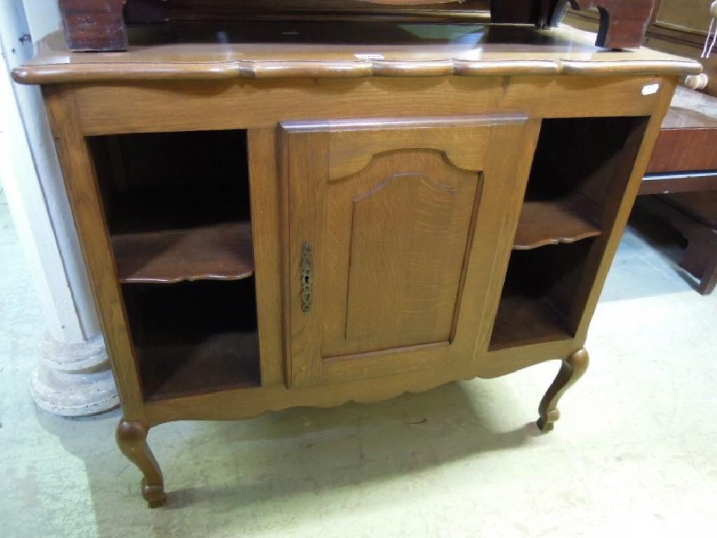 Appraisal: A small continental oak side cupboard the rectangular top with