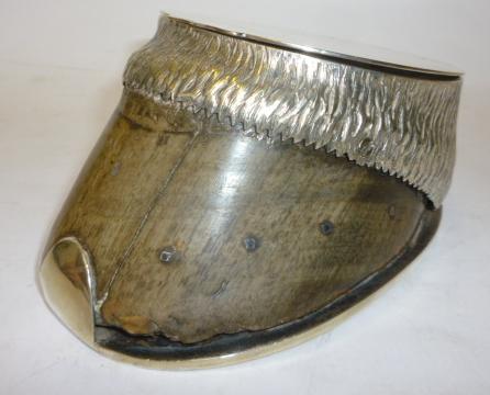 Appraisal: A VICTORIAN HORSE'S HOOF MOUNTED AS AN INKWELL the flat