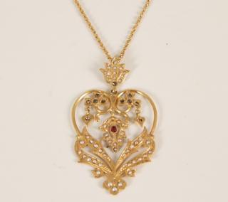 Appraisal: K YELLOW GOLD HEART SHAPED PENDANT NECKLACE MOUNTED WITH SMALL