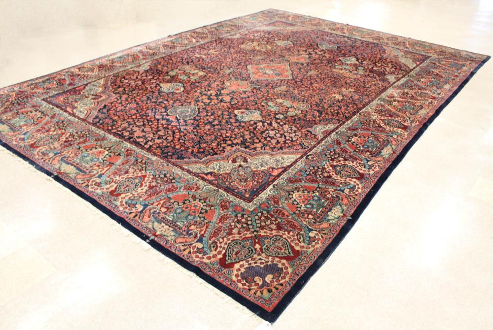 Appraisal: SEMI-ANTIQUE PERSIAN SAROUK CARPET Markazi Province central Iran c 's