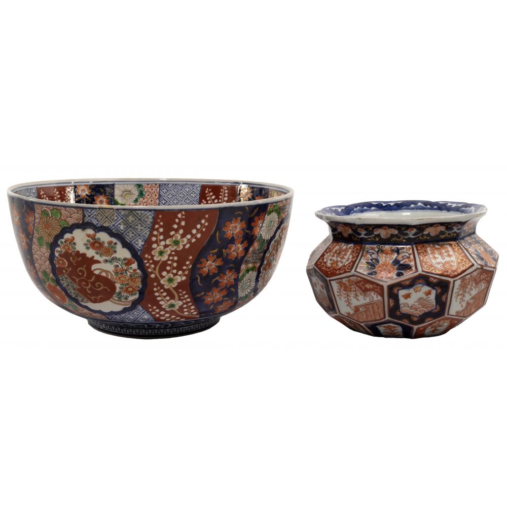 Appraisal: JAPANESE IMARI PORCELAIN BOWLS Meiji style items having colored enamel