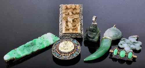 Appraisal: A modern Chinese mid green jadeite and gold coloured metal