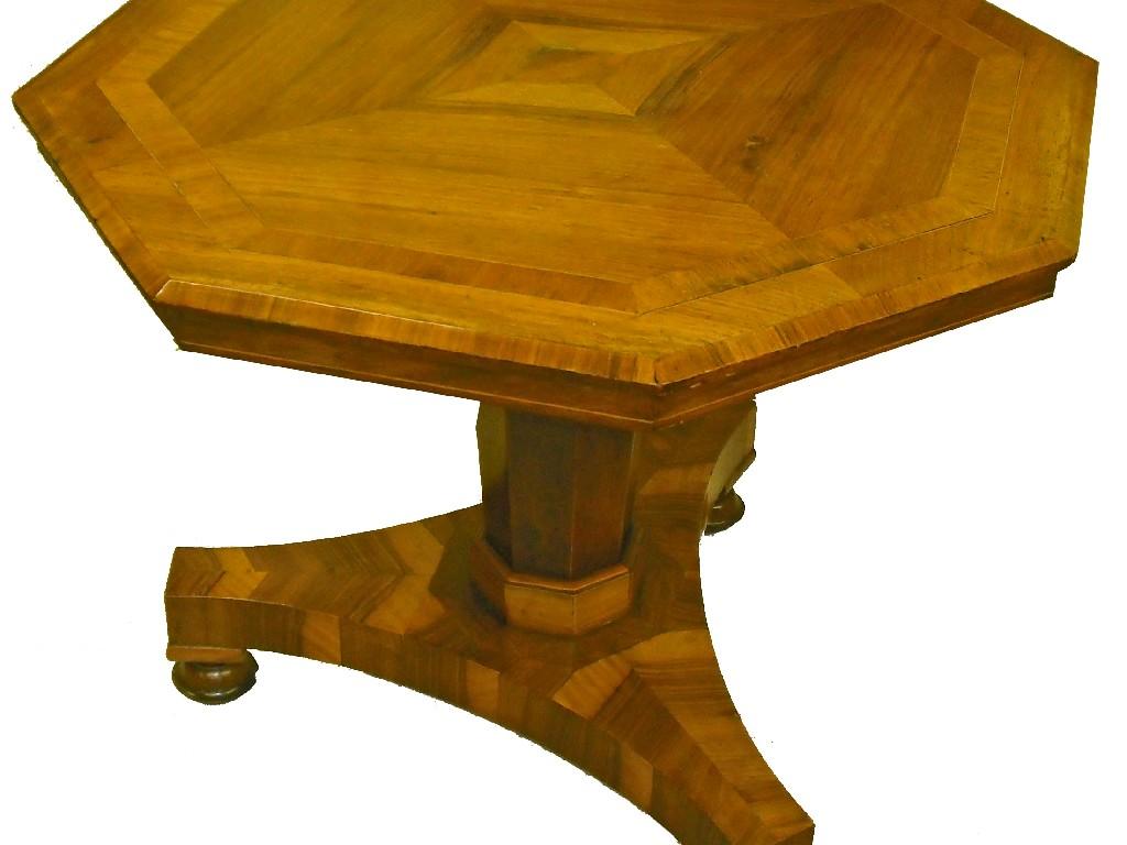 Appraisal: Good Victorian rosewood tilt-top octagonal centre table the crossbanded quarter