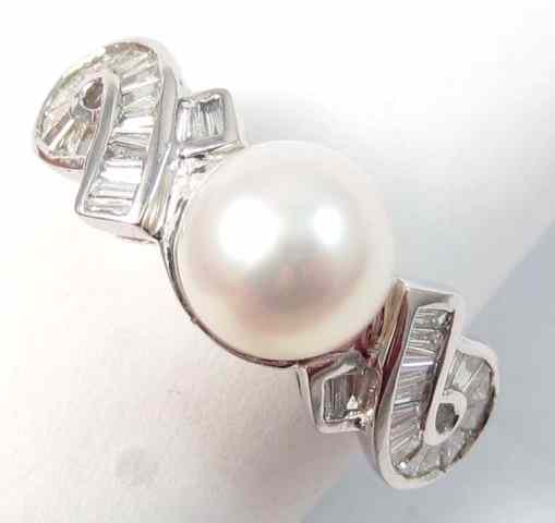 Appraisal: PEARL DIAMOND AND FOURTEEN KARAT GOLD RING baguette-cut diamonds are