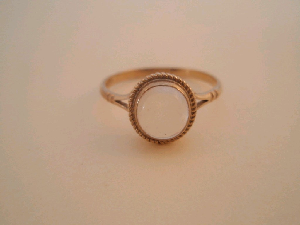 Appraisal: A ct gold moonstone set dress ring