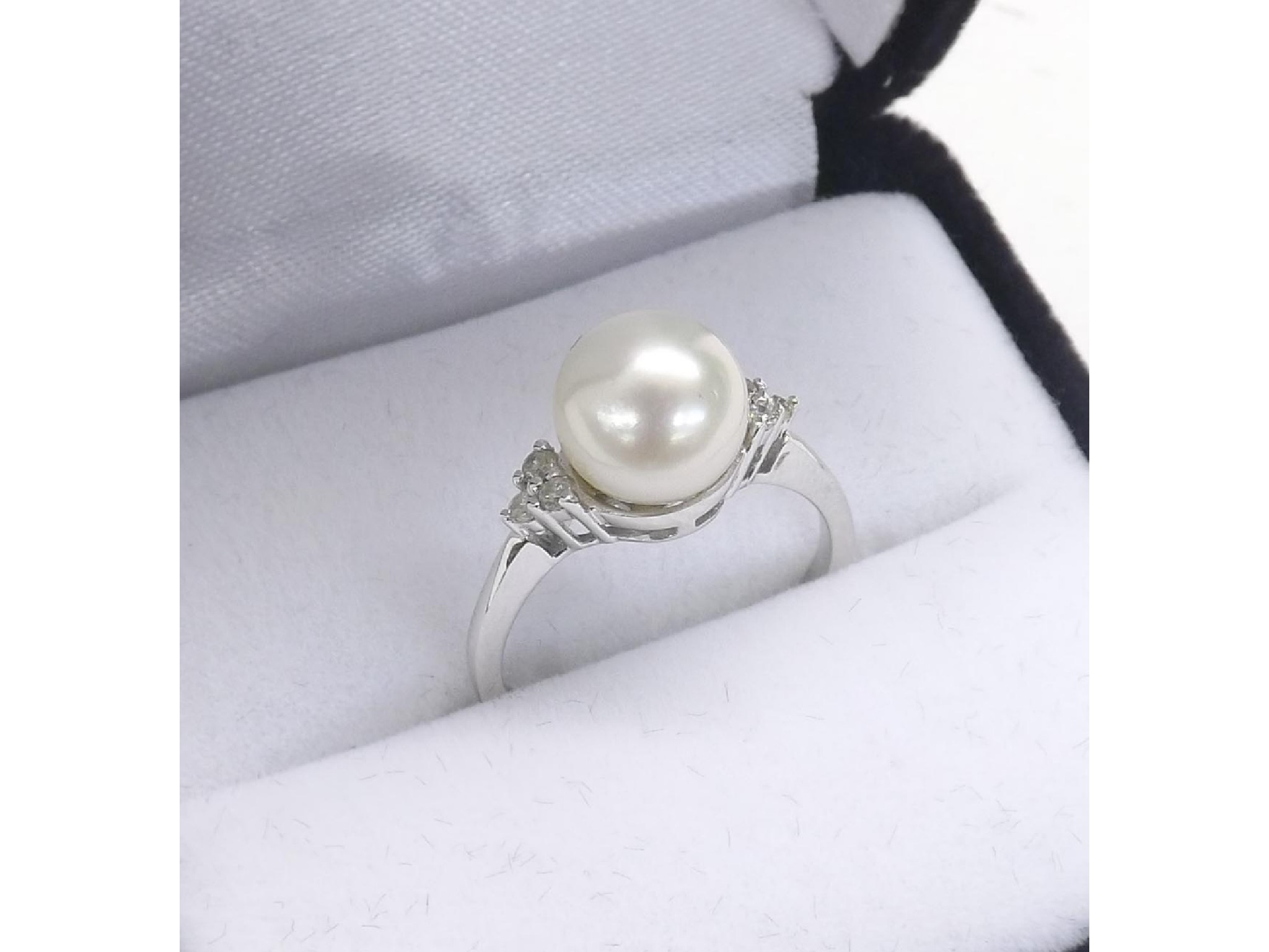 Appraisal: ct white gold cultured pearl and diamond ring round brilliant-cut