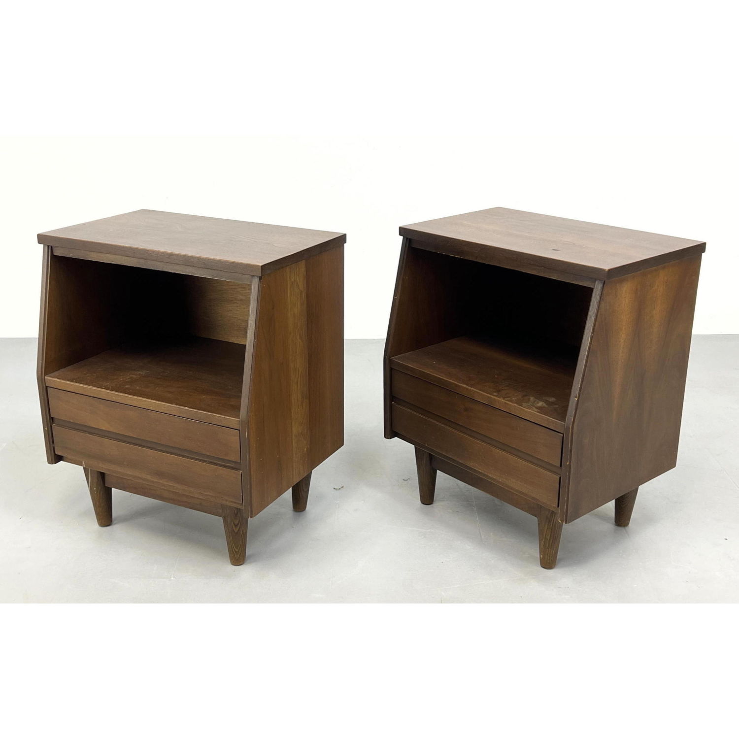 Appraisal: Pair Stanley American Modern Walnut Side Tab le Night Stands