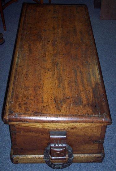 Appraisal: A cedar wood sailor's trunk with rope loop handles cm