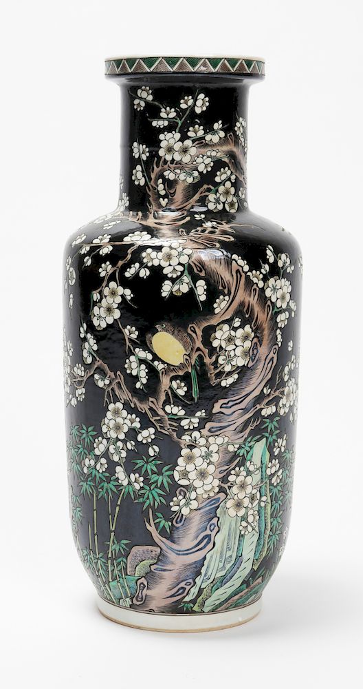 Appraisal: Fine Chinese Qing Dynasty Wucai Vase Fine Chinese Qing Dynasty