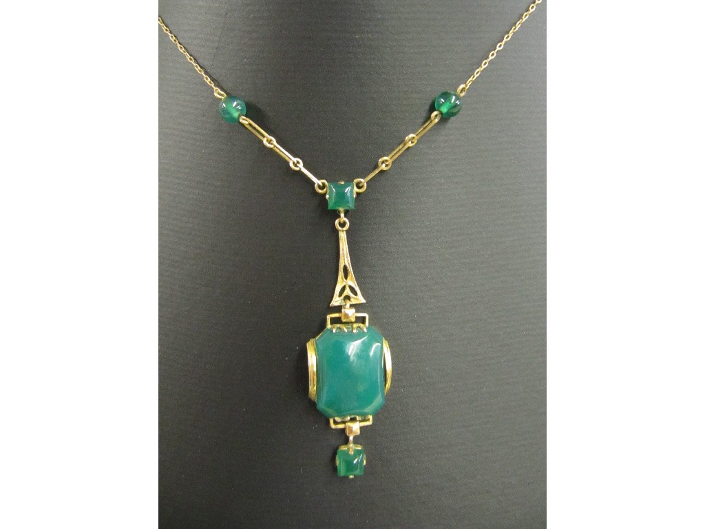 Appraisal: Nineteen thirties ct rose gold green agate set pendant necklace