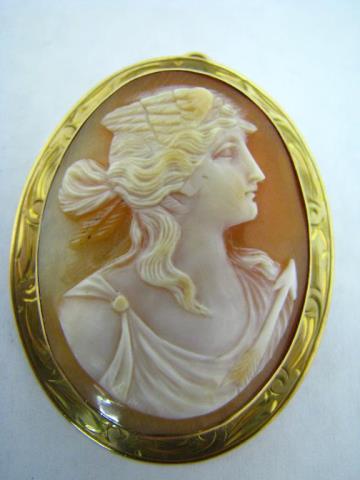 Appraisal: A K yellow gold cameo pendant brooch x overall measurement