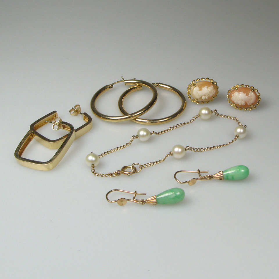 Appraisal: Small Quantity Of Gold Jewellery including cameo earrings hoop earrings