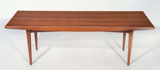 Appraisal: Gordon Russell of BroadwayA mahogany and beech coffee table circa