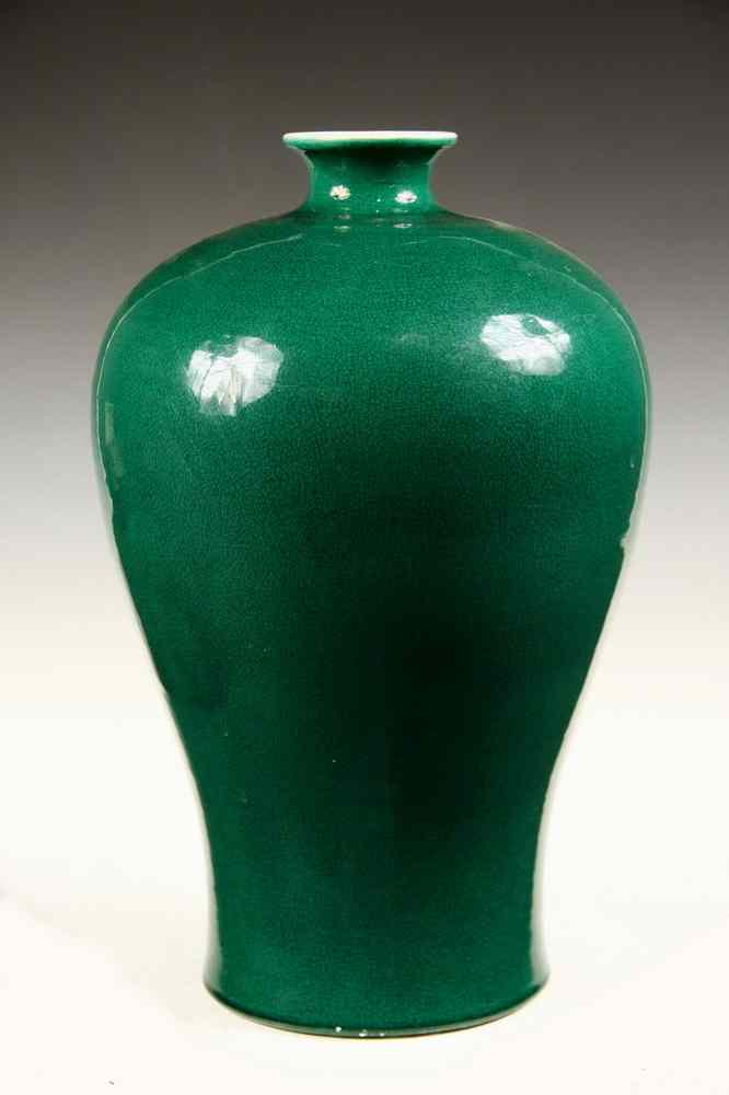 Appraisal: CHINESE PORCELAIN VASE - Large Emerald Glazed Meiping Vase with