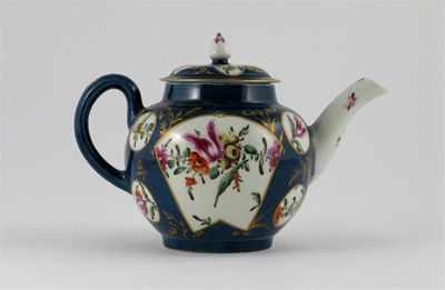 Appraisal: A Worcester teapot and cover painted with gilt bordered fan-shaped