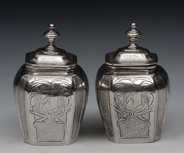 Appraisal: A PAIR OF SILVER POWDER BOXES four sided with canted