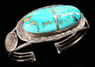 Appraisal: A LARGE SILVER AND TURQUOISE CUFF BRACELET A large turquoise